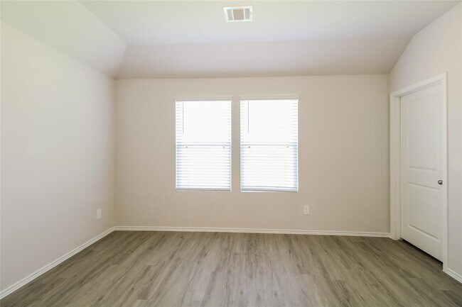 Building Photo - 2453 Flathead Dr