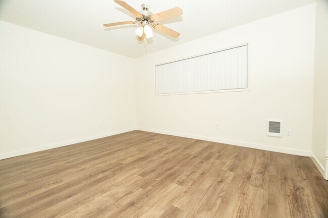 Building Photo - Updated Amenities and Classic Style in Lovely Irvington!