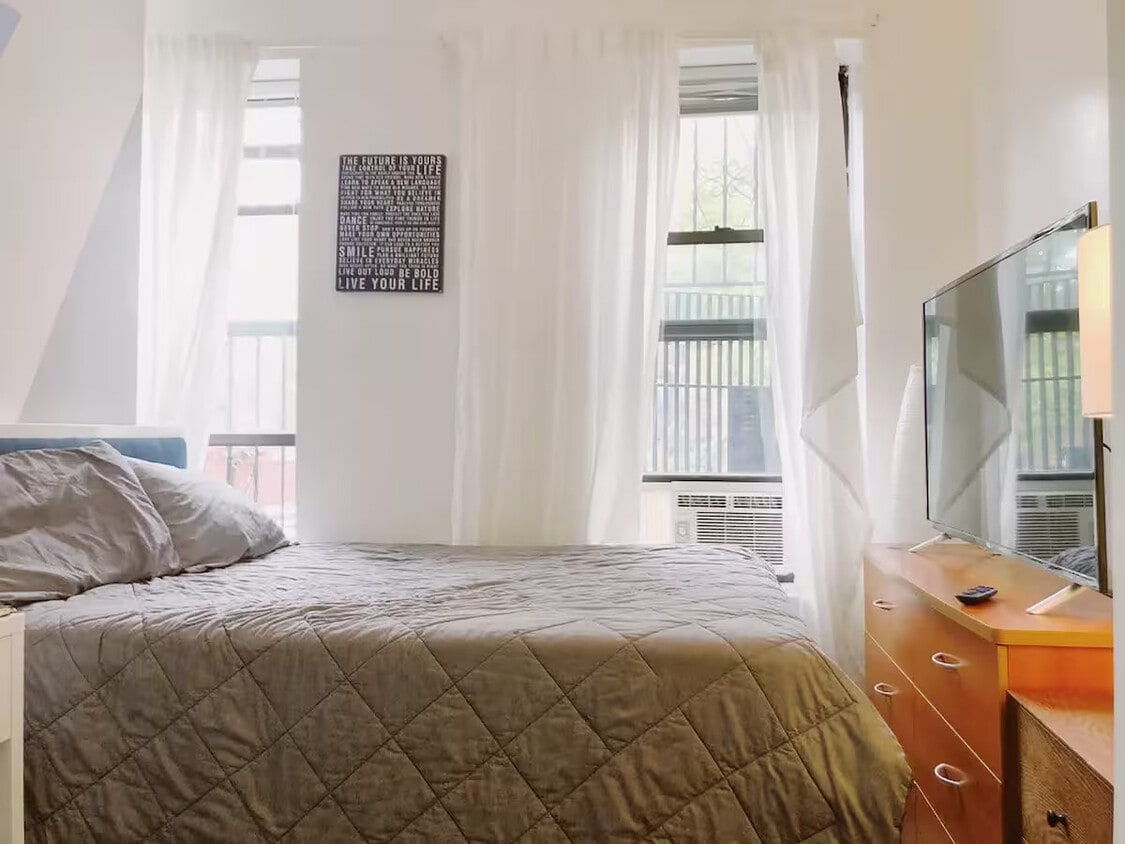 Furnished room/NOT APARTMENT - Furnished room/NOT APARTMENT