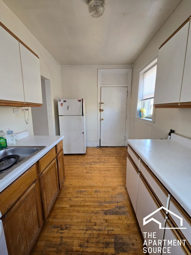 Building Photo - 1368 W Estes Ave