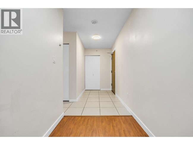 Building Photo - 4888 Brentwood Dr