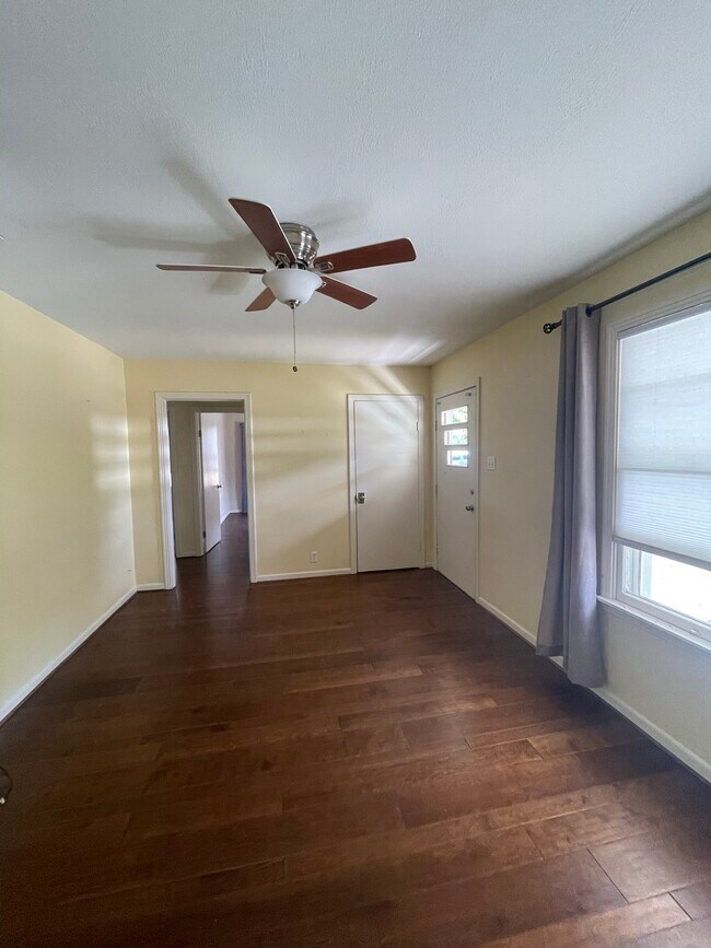 Foto del edificio - 306 W Burbank St
