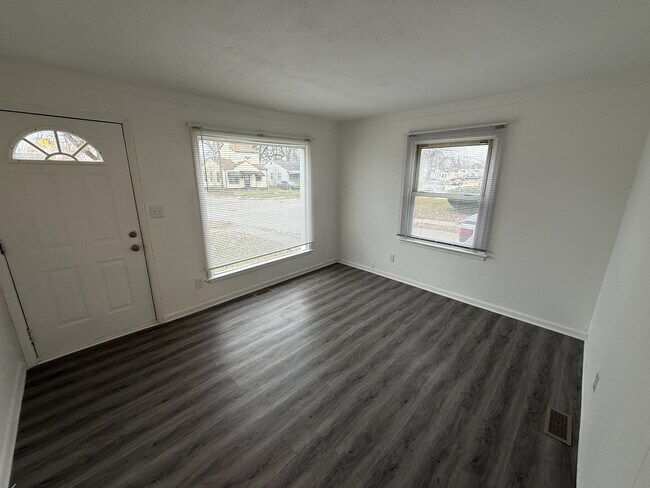 Foto del edificio - 22705 Sharrow Ave