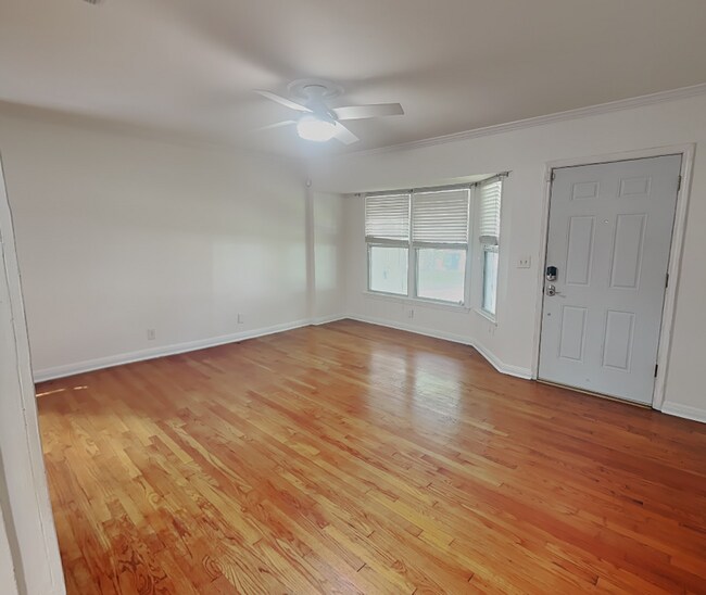 Building Photo - Historic Crestwood Charm, Modern Updates & an Unbeatable Location!