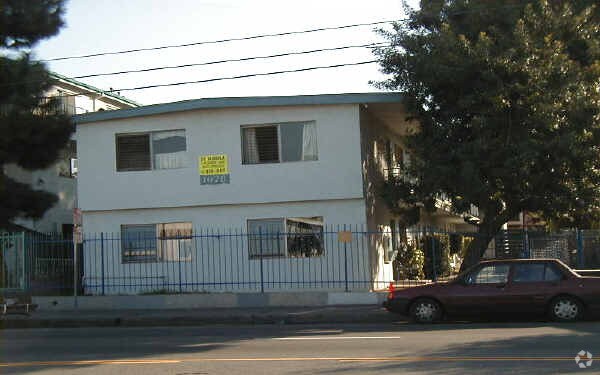 Foto del edificio - 1078 E 7th St
