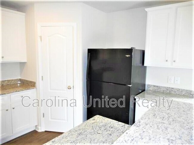 Building Photo - 2101 Talbert Ct