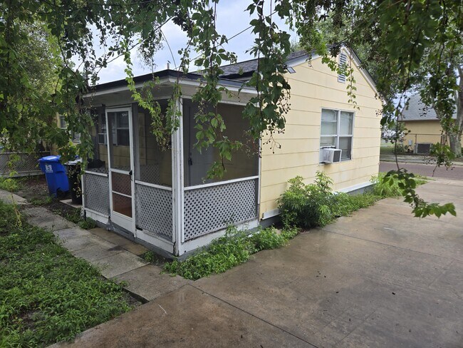 1147 40th St S Saint Petersburg - 1147 40th St S Saint Petersburg Fl Building Photo 