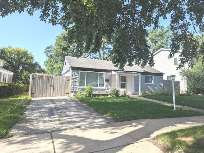 Building Photo - 2055 Magnolia Rd