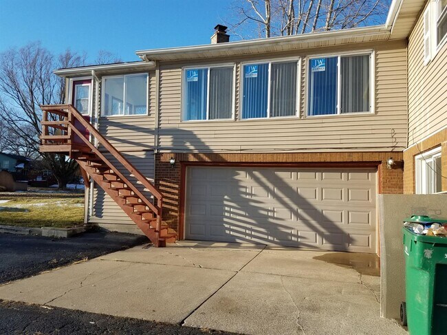 Foto del edificio - 3461 Highland Ct