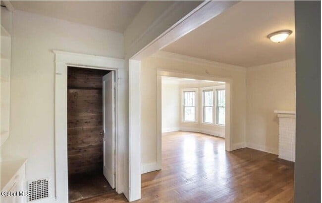 Building Photo - 2 Woodrow Ct