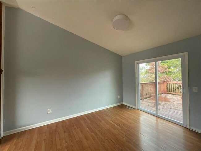 Foto del edificio - 5782 Glenn Hollow Ln