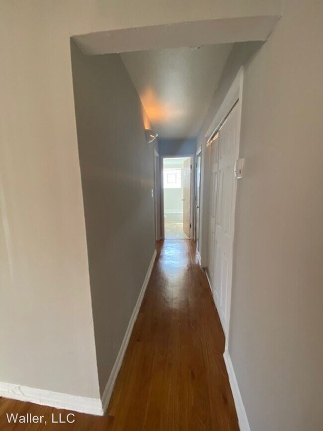 Foto del edificio - 17-19 N Waller Ave