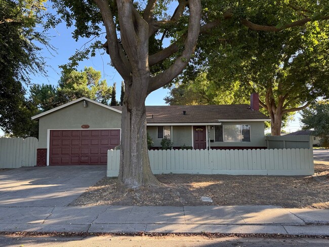 Building Photo - 1632 Pimlico Dr