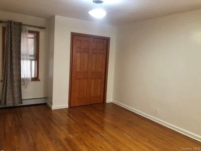 Foto del edificio - 229-02 Horace Harding Expy