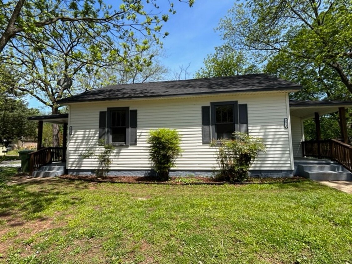 Primary Photo - MOVE IN READY TWO BEDROOM ONE BATH - GREAT...