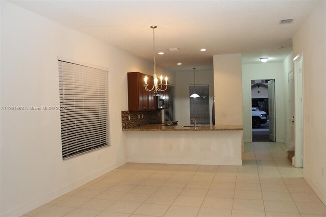 Building Photo - 3250 W 96 Pl