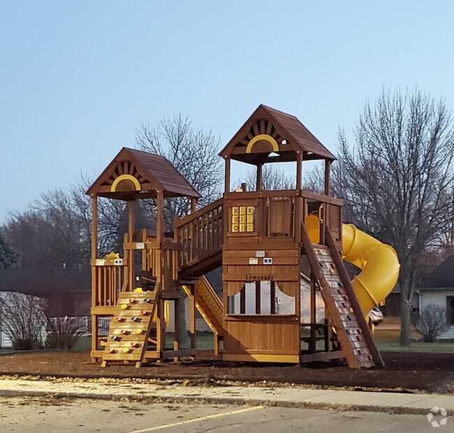 Building Photo - Cypress Pointe Apartments