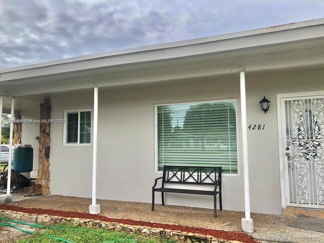 Foto del edificio - 4281 NW 171st St