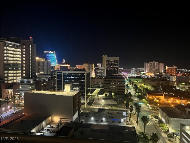 Foto del edificio - 353 E Bonneville Ave