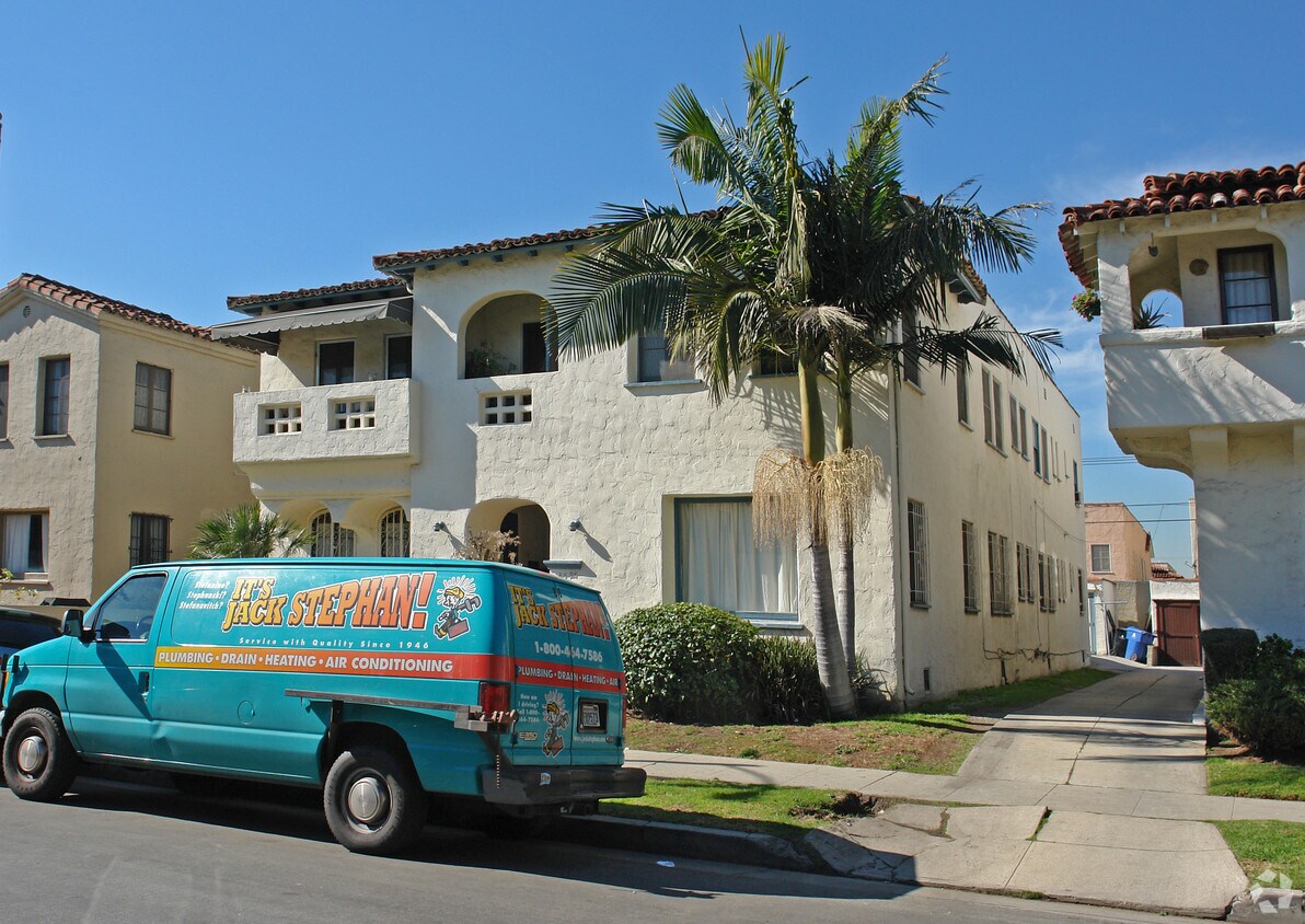 Primary Photo - 357 N Curson Ave