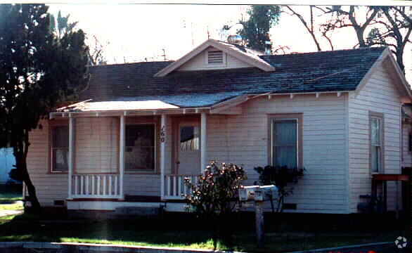 Building Photo - 160-170 Montana Ave