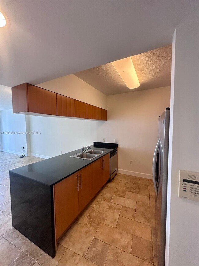 Building Photo - 1750 N Bayshore Dr