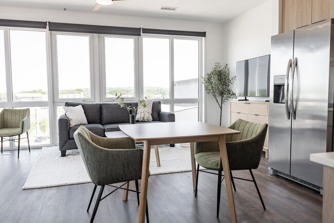 Studio, 1BA - 551SF - Dining - Anthem House