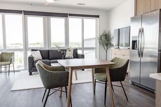 Studio, 1BA - 551SF - Dining - Anthem House