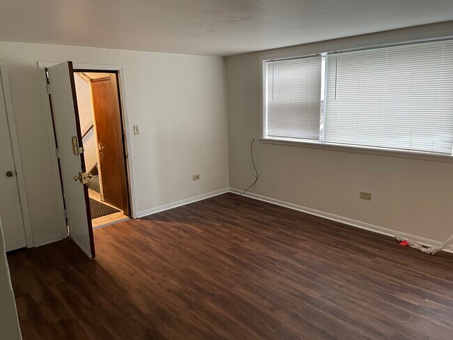 Foto del edificio - 1511 E Roosevelt Rd