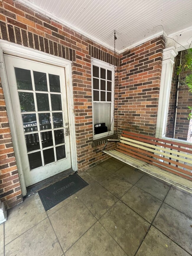 Building Photo - 3bed/1bath Duplex on West Campus - Walk to...