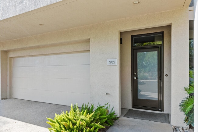 Foto del edificio - 780 E Palm Canyon Dr