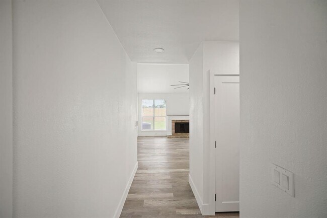 Building Photo - 6738 Prairie Village Dr