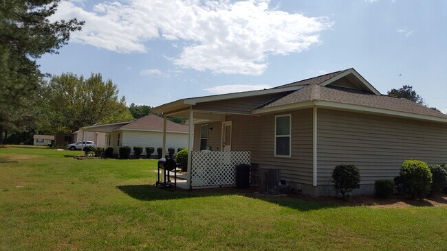 Foto del edificio - 604 Windcrest Dr