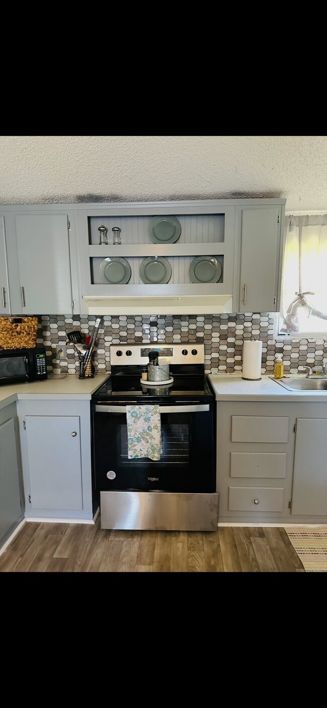 Building Photo - 204 Meadow Lark Dr