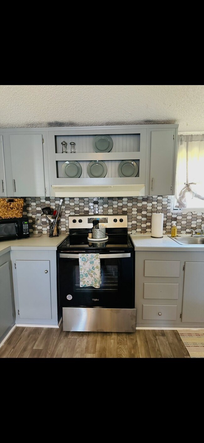 Foto del edificio - 204 Meadow Lark Dr