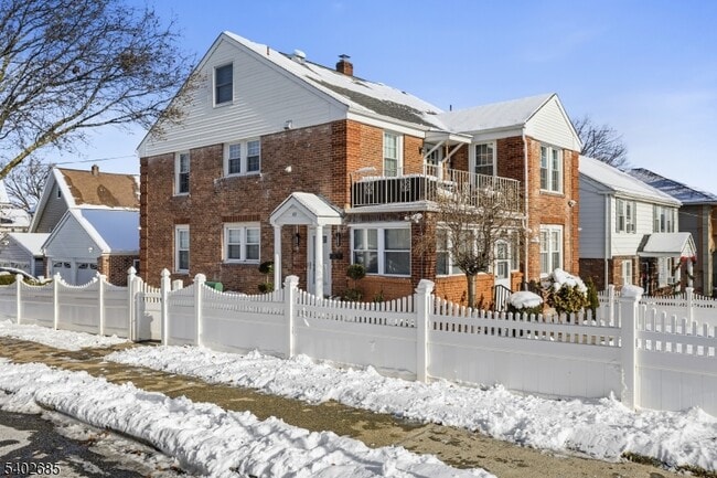 Building Photo - 48 Hobart Pl