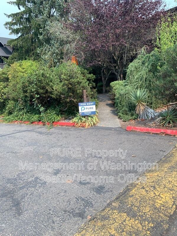 Building Photo - 1425 S Puget Dr