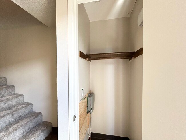 Foto del edificio - Charming 2 Bed, 1 Bath Canby Townhouse-Style Duplex!