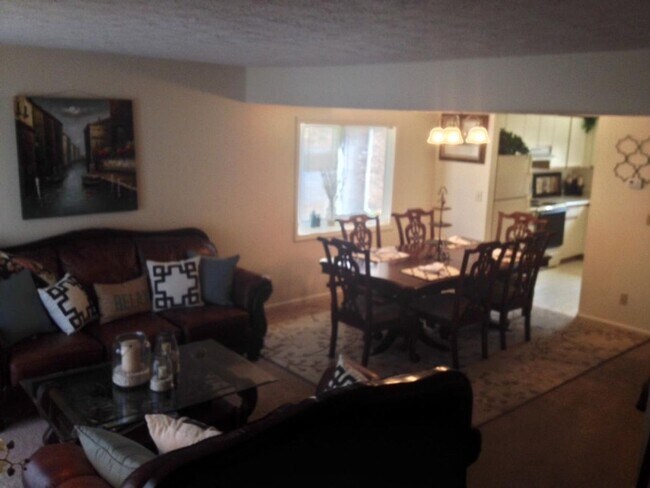 Foto del edificio - Braemar Townhomes Large 3 Bedroom w/ garage