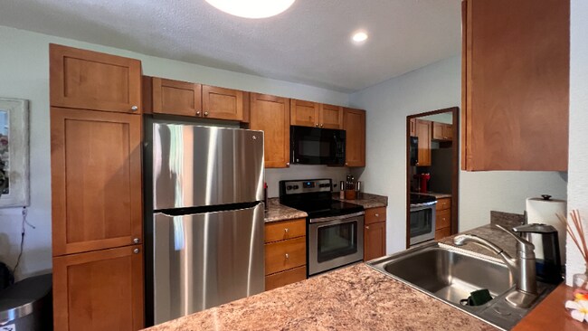 Foto del edificio - 140 Uwapo Rd