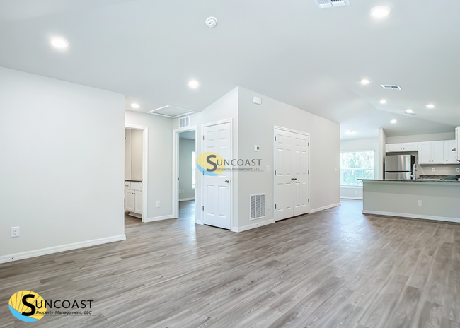Foto del edificio - Brand-New 2BR/2BA Duplex in Inverness ? No...