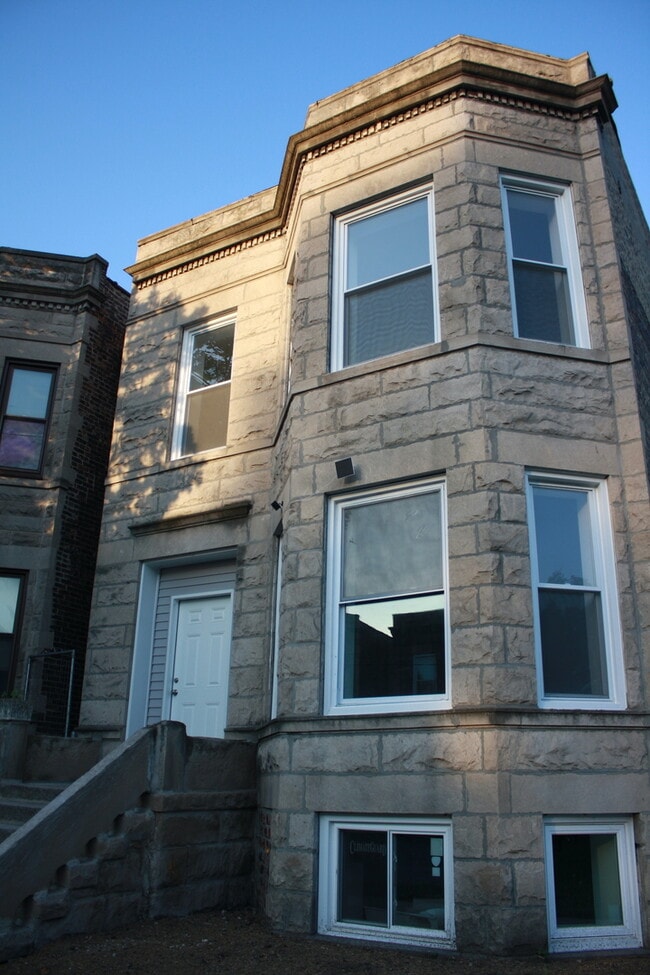 Building Photo - 6433 S Vernon Ave
