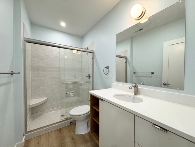 Building Photo - 517 Gillis St