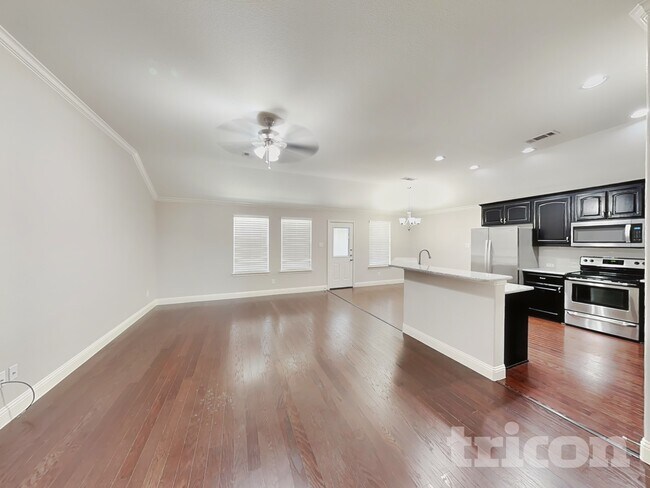 Building Photo - 123 Sierra Dr