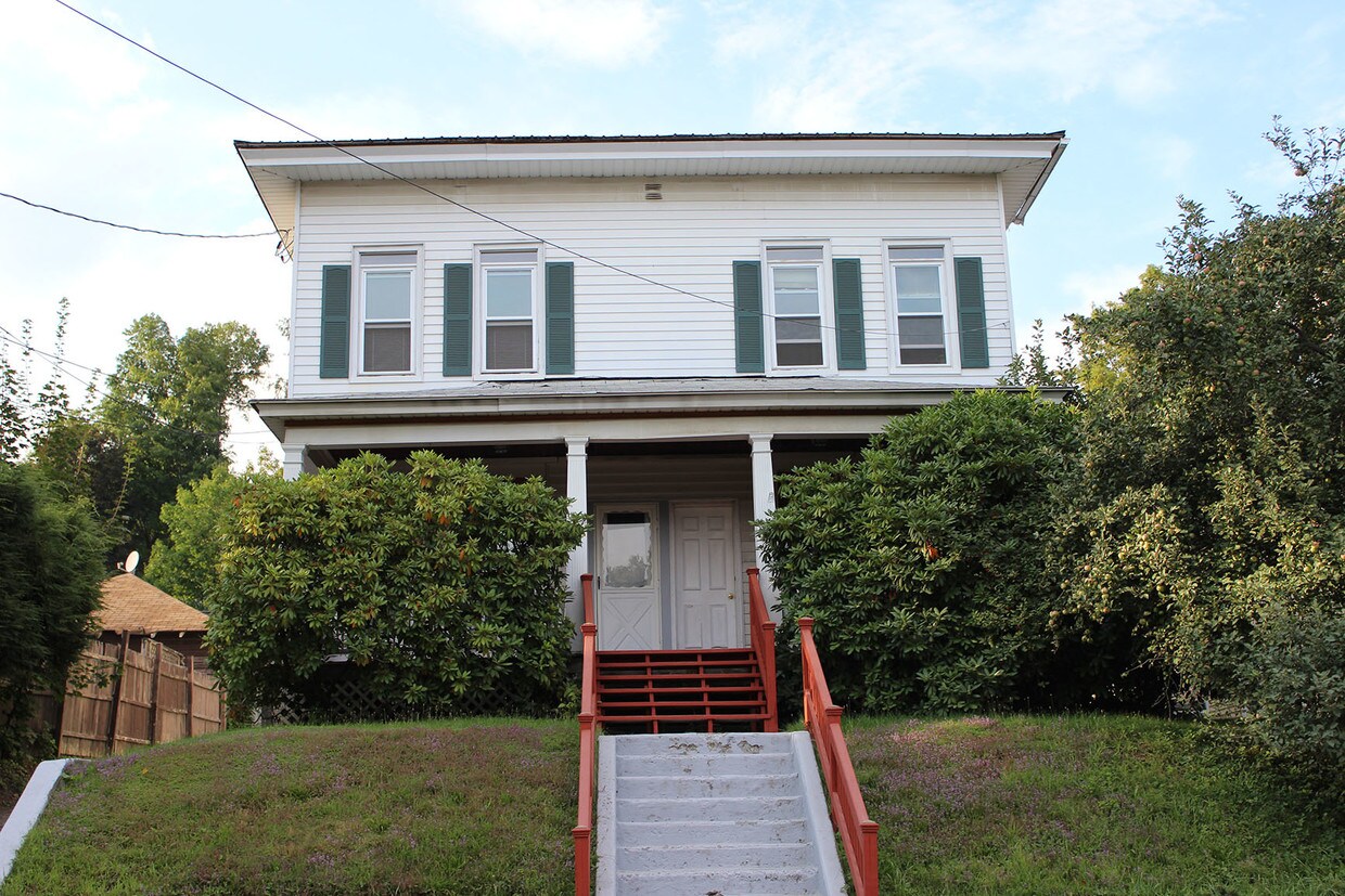Primary Photo - 35 Spruce St