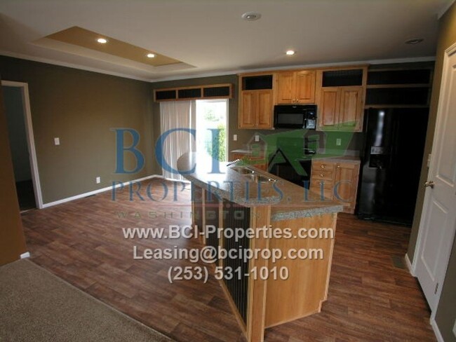 Building Photo - Evergreen Place Condominiums!! 3 Bed/ 2 Ba...