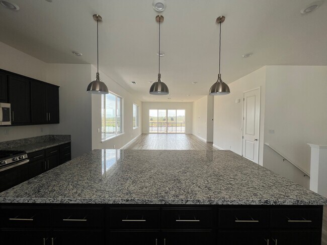 Open layout great room and kitchen - 2270 Solace Vis