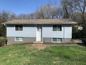 Building Photo - 903 E Red Bud Rd