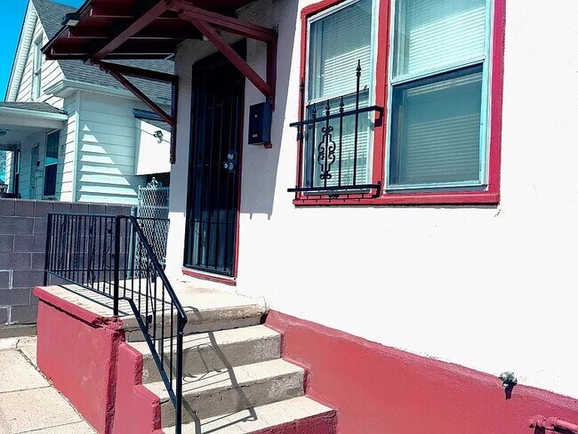 Foto del edificio - 1315-1317 E 4th St