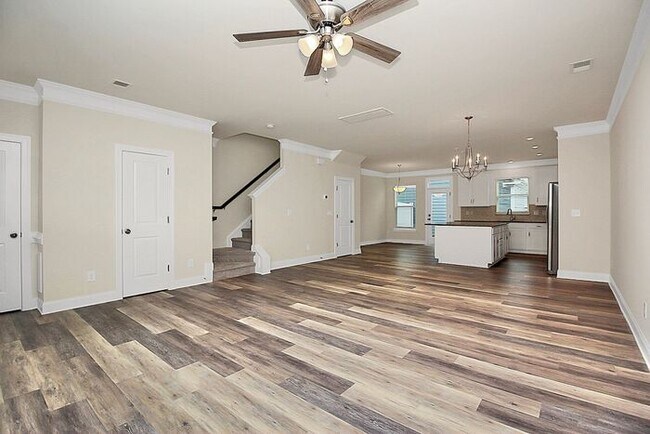 Building Photo - Stunning 3BD/2.5BA Townhome Minutes from Historic Belmont!